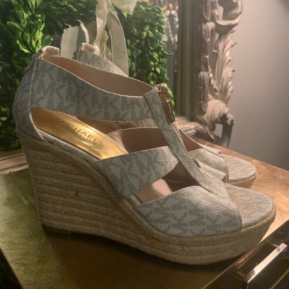 Micheal Kors size 8 wedges